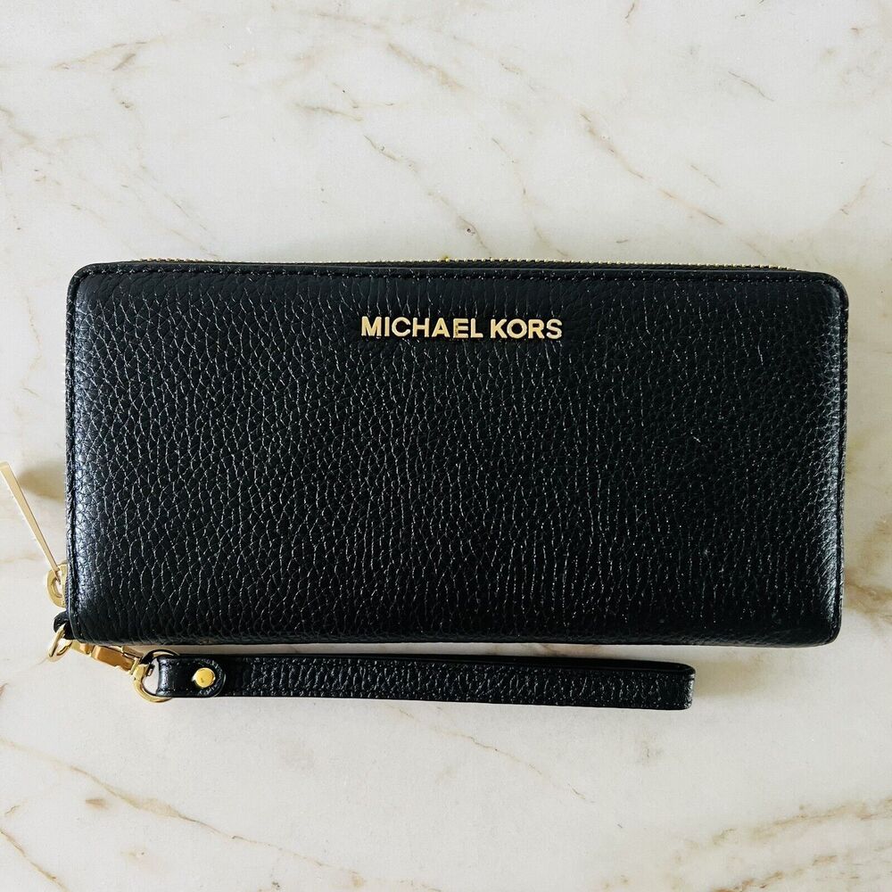 MICHAEL KORS Jet Set Travel Black Leather Travel Continental Zip Wallet Wristlet